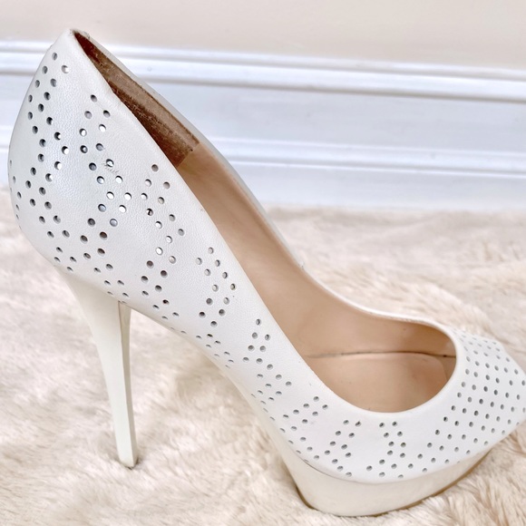 Guess platform peep toes stiletto white size 8M - Picture 4 of 6